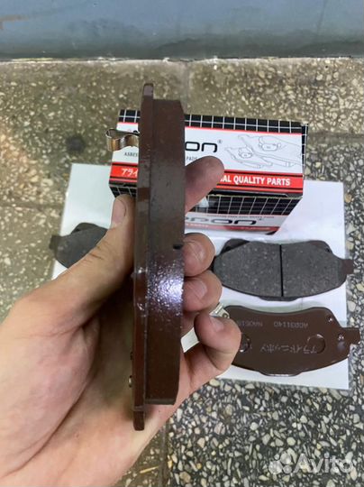 Колодки тормозные передние Toyota Avensis T250