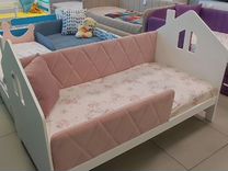 Детская кровать домик с мягкой обивкой