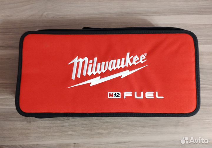 Реноватор Milwaukee 2526-20