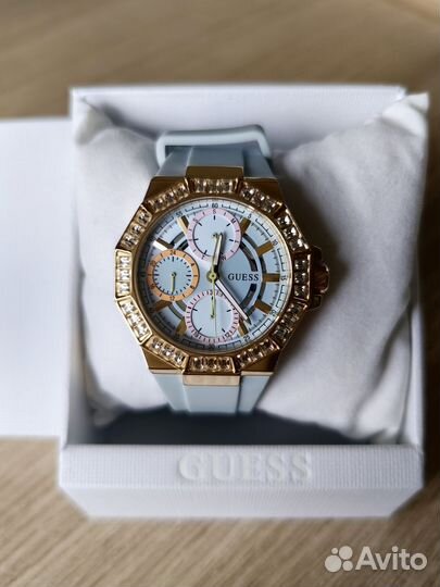 Часы наручные женские Guess