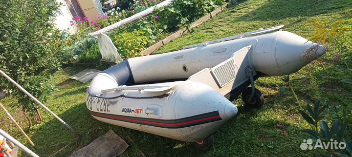 Лодка aqua-jet 330
