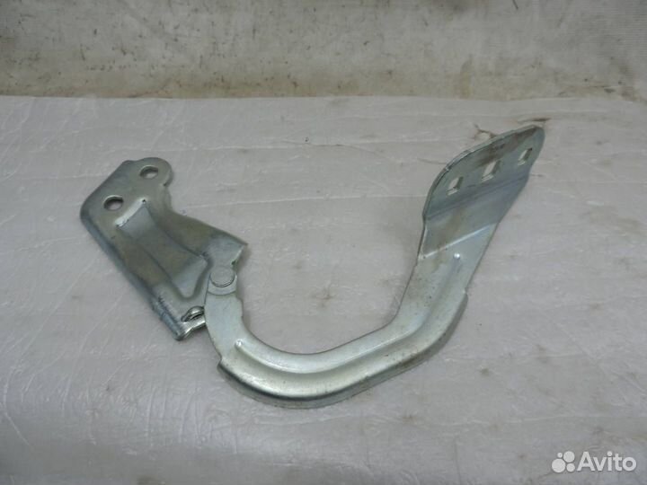 Петля капота левая Ford Focus