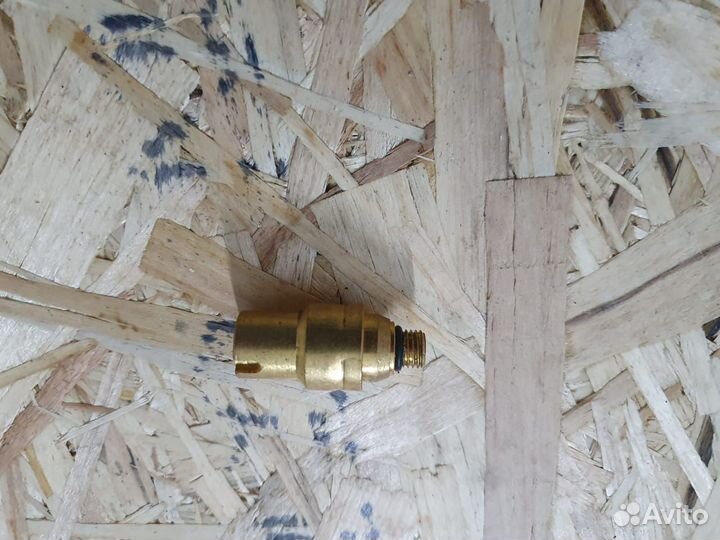 Клапан остаточного давления пневмостойки