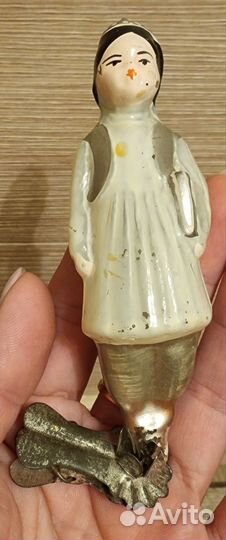 Елочная игрушка Узбечка с книгой