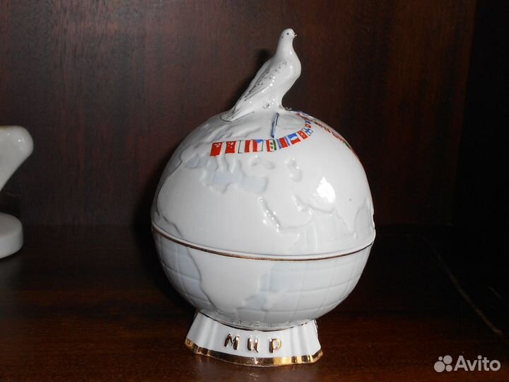 Фарфоровая шкатулка, Голубь мира