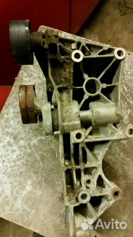 Кронштейн генератора audi A4 03G903143D