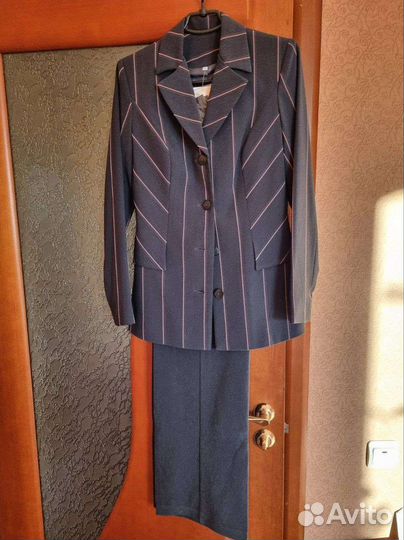 Брючный костюм женский