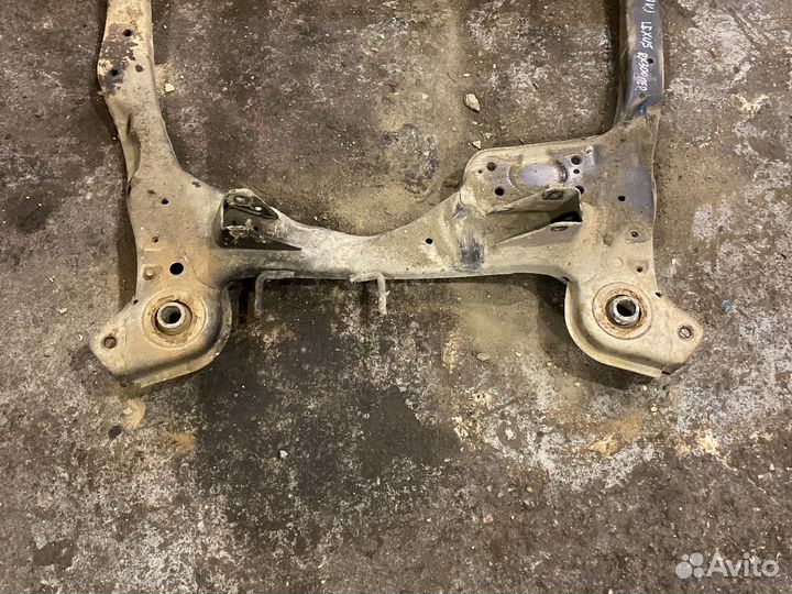 Подрамник передний Lexus RX300 MCU10 1mzfe