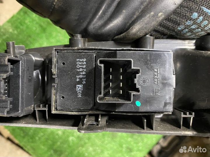 Блок управления стеклоподъемниками Chevrolet Cruze