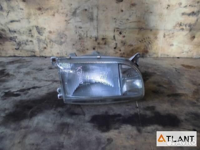 Фара правая toyota hiace