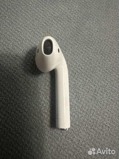 Наушник Apple AirPods 1 левый с кейсом