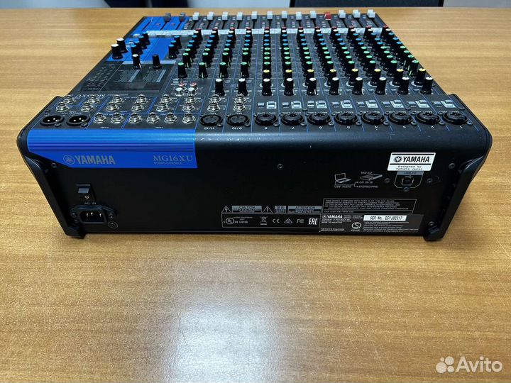 Микшерный пульт Yamaha MG16XU