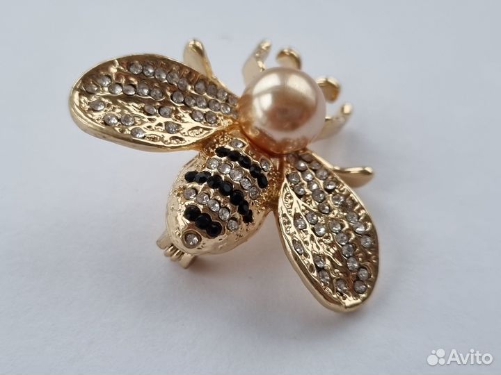 Брошь 