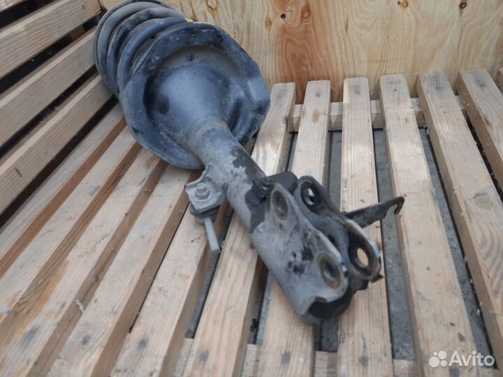 Mitsubishi ASX 1.8 - амортизатор передний правый