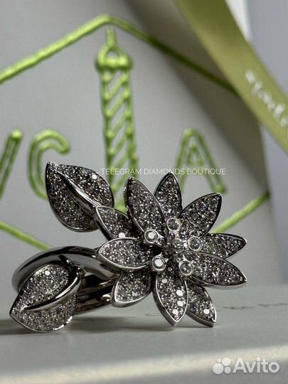 Кольцо Van Cleef Lotus белое золото 750