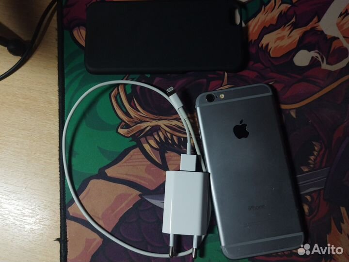 Телефон iPhone 6s