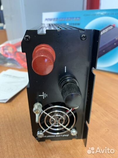 Автомобильный инвертор с 12 на 220