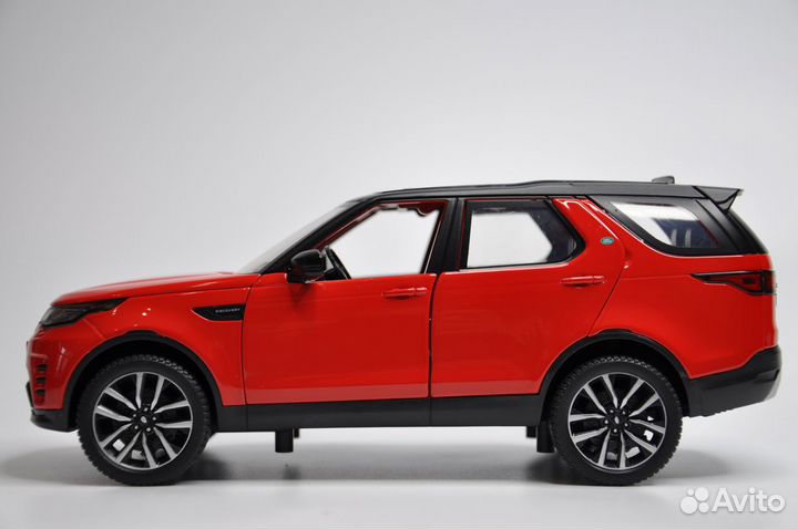 Модель автомобиля Land Rover Discovery металл