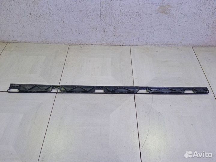 Кронштейн накладки порога