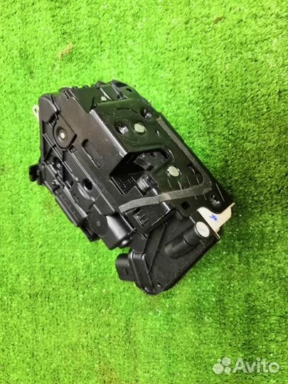 Замок двери передней левой VW Passat CC 2008-2017