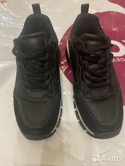 Кроссовки женские 37