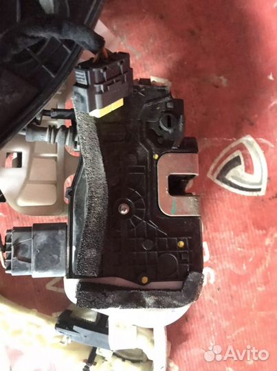 Hyundai Genesis 2 dh замок двери