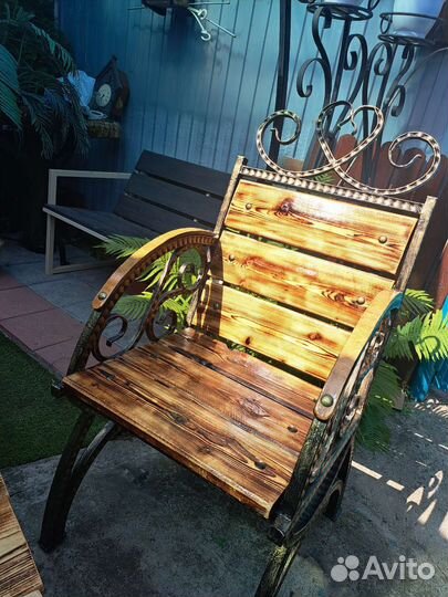 Садовая мебель из дерева и металла