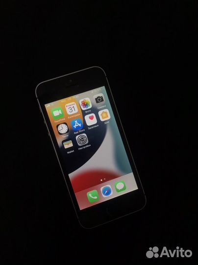 iPhone SE, 16 ГБ