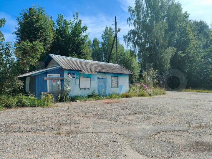 Земельный участок с нежилым зданием и сооружениями