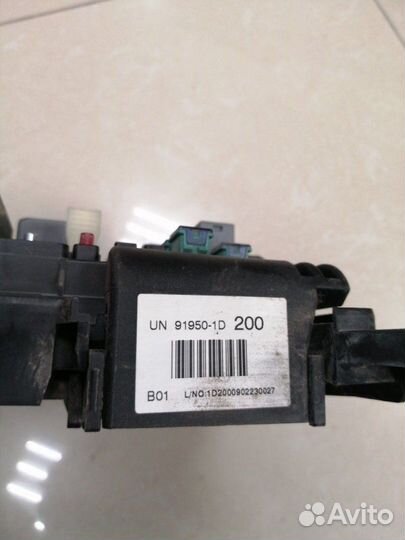 Блок предохранителей под капот Kia Carens FG G4KA