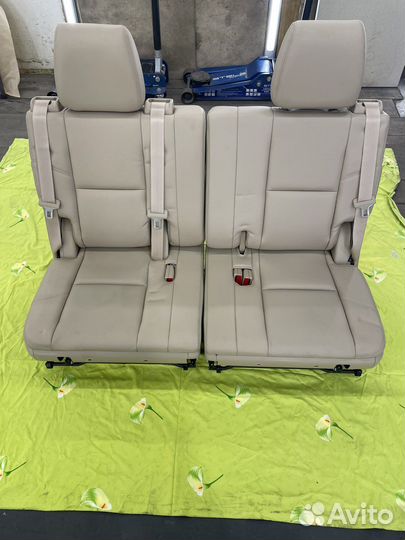 Третий ряд сидений Cadillac Escalade