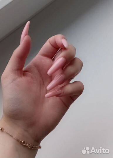 Нужна модель на маникюр