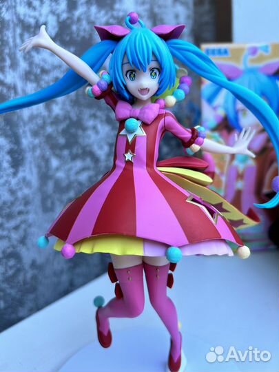 Аниме фигурка Хатсуне Мику красочная оригинал