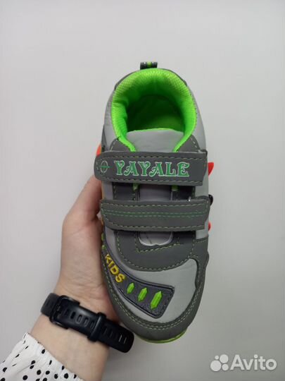 Кроссовки детские новые