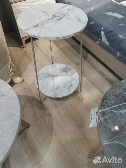 Декоративный столик