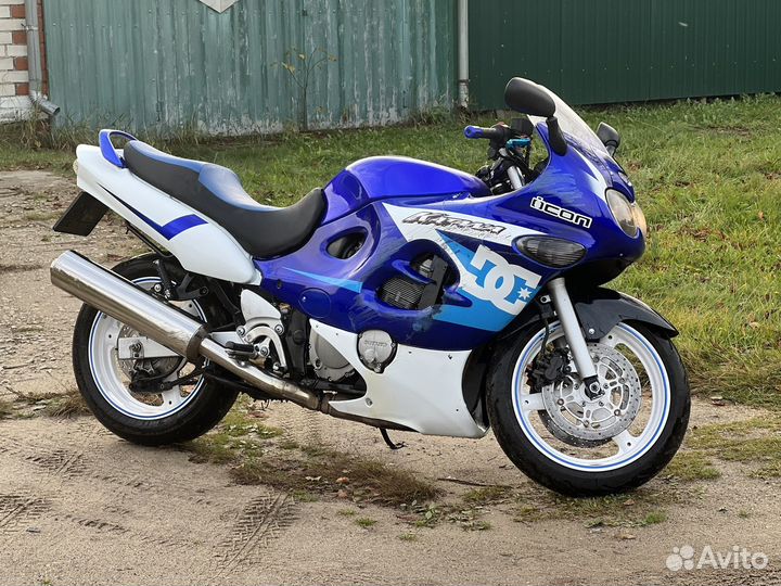 Suzuki GSX R-750 (2006 Katana)