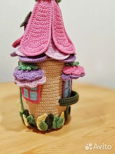 Вязаный цветочный домик для феи