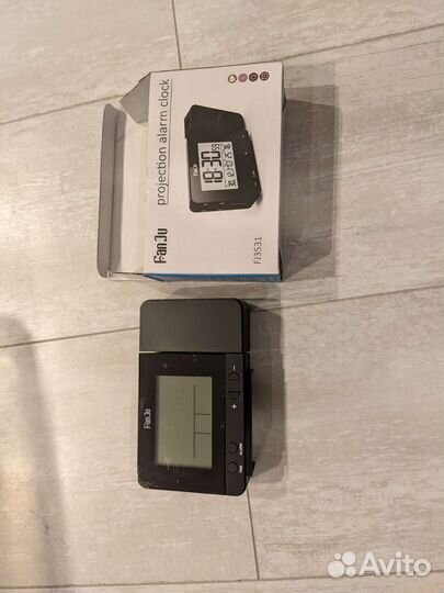 Часы с проекцией