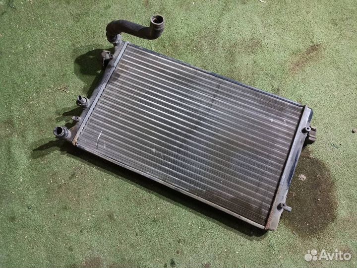 Радиатор охлаждения двигателя Skoda Octavia 1U 1.6