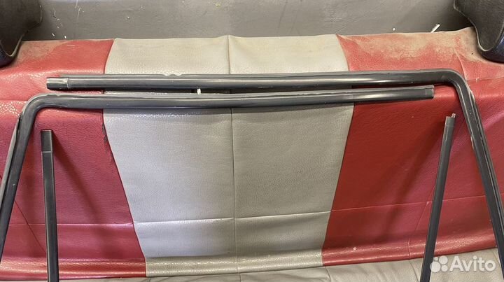 Молденги лобовых стекол BMW E34