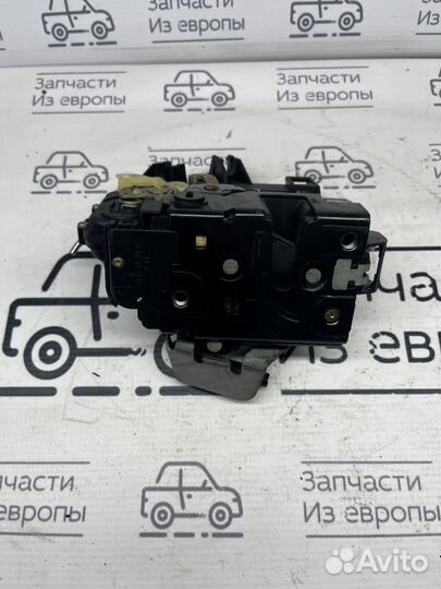Audi A6C5 замок двери передней левой(водительская)