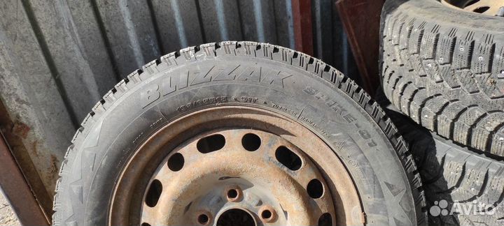 Bridgestone Blizzak Spike-01 195/65 R15 91T