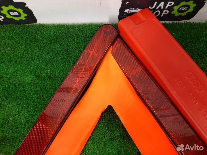 Знак аварийной остановки Volkswagen Passat B7 1.4