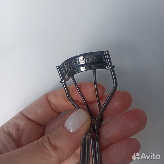 Shiseido щипцы для завивки ресниц