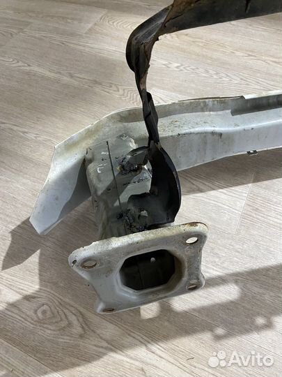 Усилитель переднего бампера Ford Focus 3