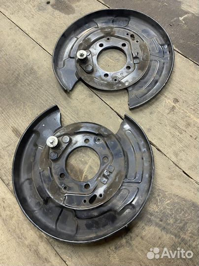 Пыльник тормозного диска Toyota Venza