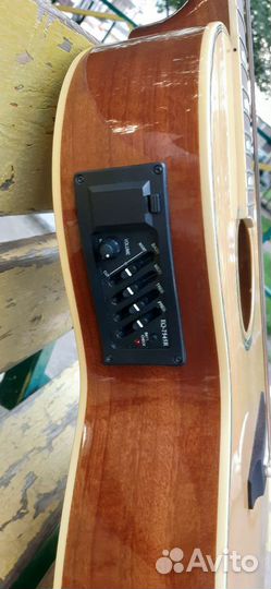 Электроакустическая гитара martinez