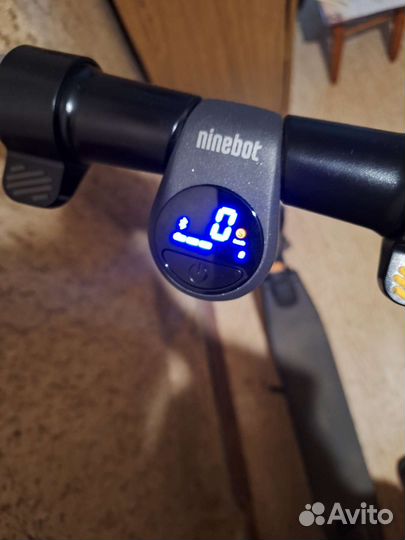 Ninebot Kickscooter E22 by Segway