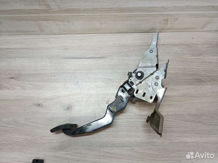Педаль сцепления Mazda 3 bk 2002-2009
