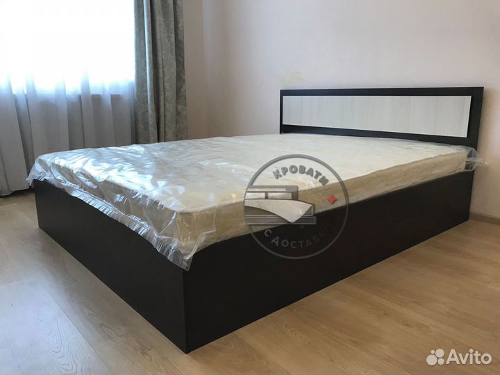 Кровать с матрасом